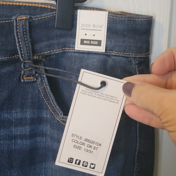 NWT Judy Blue Mid Rise Classic Skinny Jeans Raw‎ Edge 13/31 - Picture 5 of 12